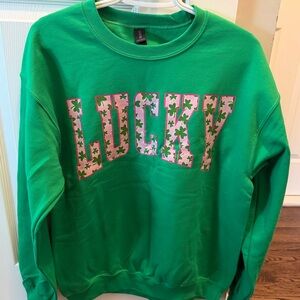 New never worn Gildan Green Pullover Sweatshirt with Pink Shamrock 'LUCKY' Print